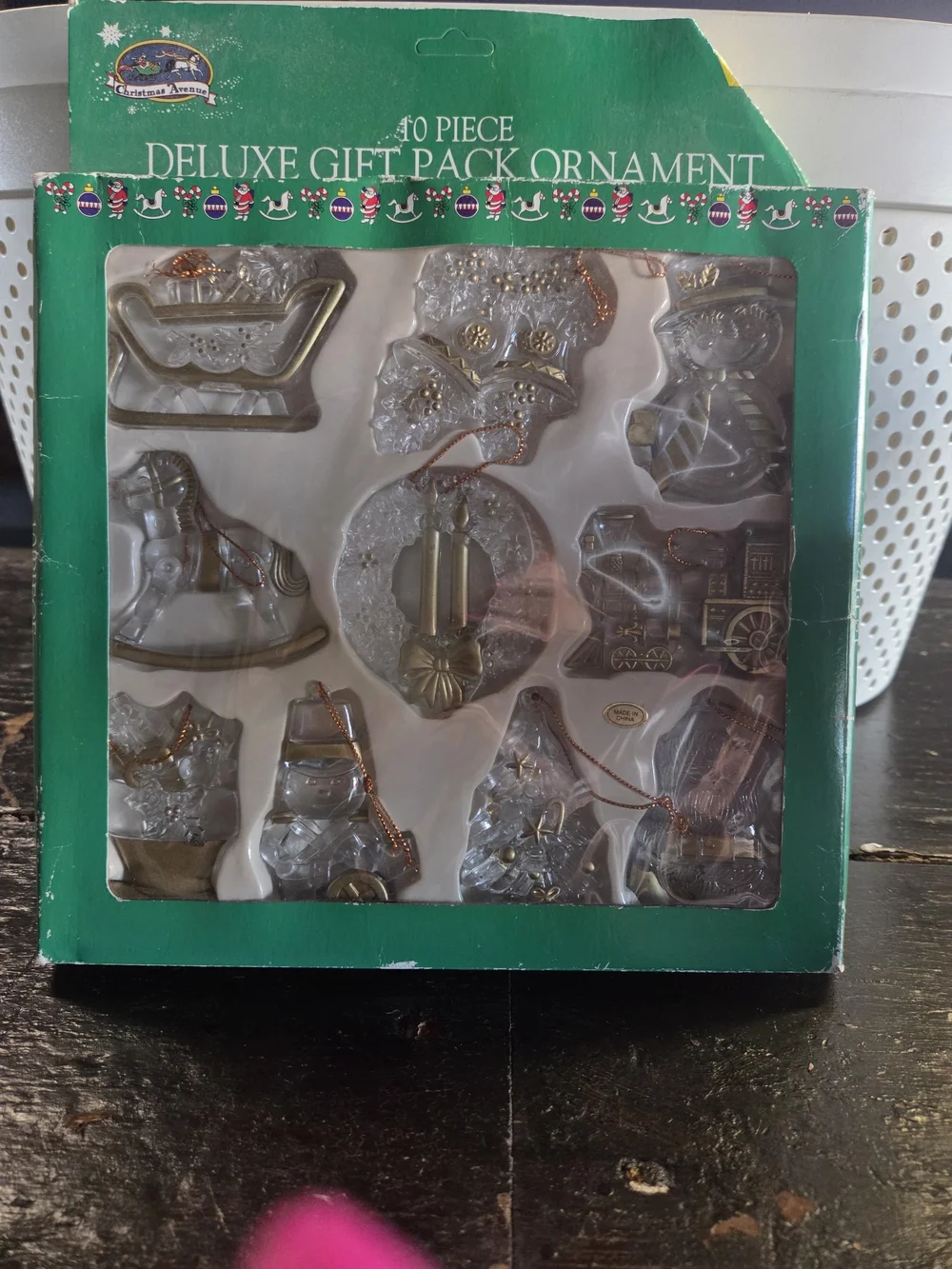 10 PIECE Deluxe Gift Pack Ornament Set - Green and Gold Holiday Ornaments